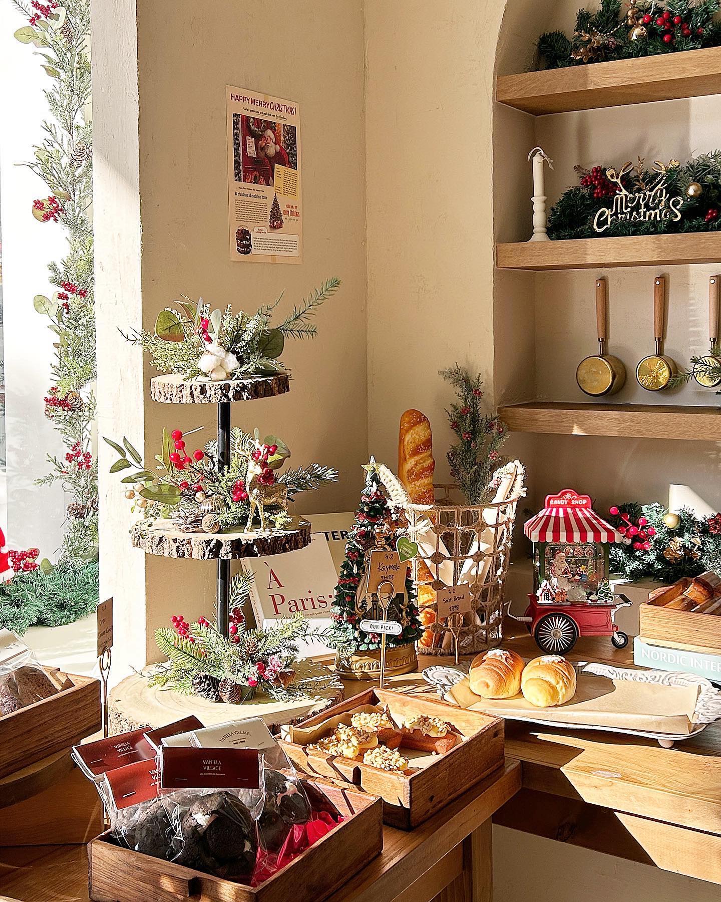 11월부터 꾸준히 한 트리사냥 🎄🎅🏻
블로그에만 올렸는데 인스타도 올려볼께욤..?

크리스마스에 진심이었던 #바닐라빌리지
디저트 커피 다 맛있구 난리 ~~ 행복했다 ! ❤️

#대구크리스마스 #평리동카페