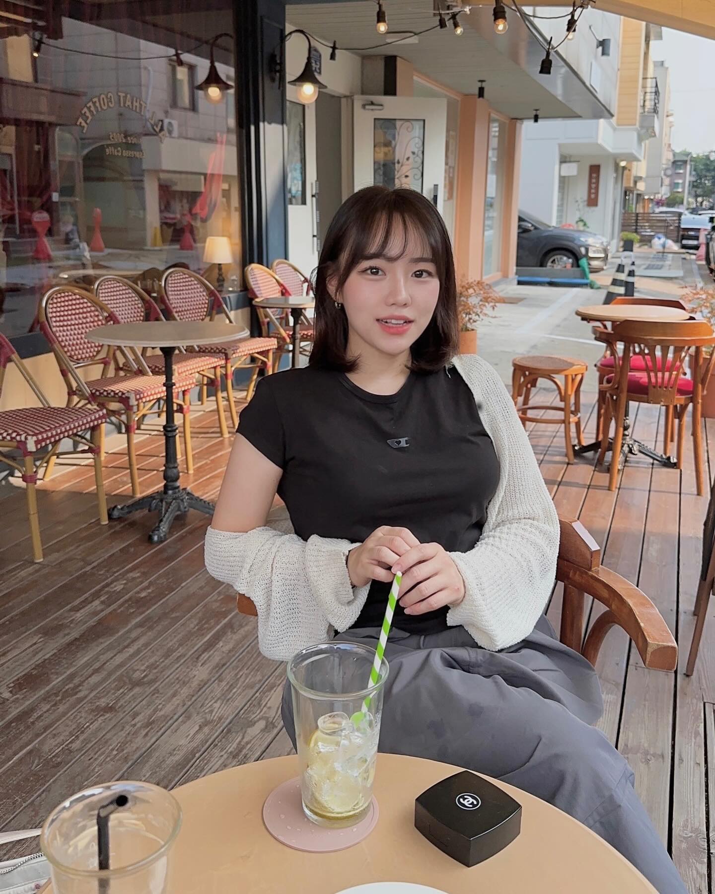 Our own summer! 언젠가 이 계절을 그리워 할 날도 오겠지🙂‍↔️
얼마 남지 않은 여름을 ~즐~기~자~