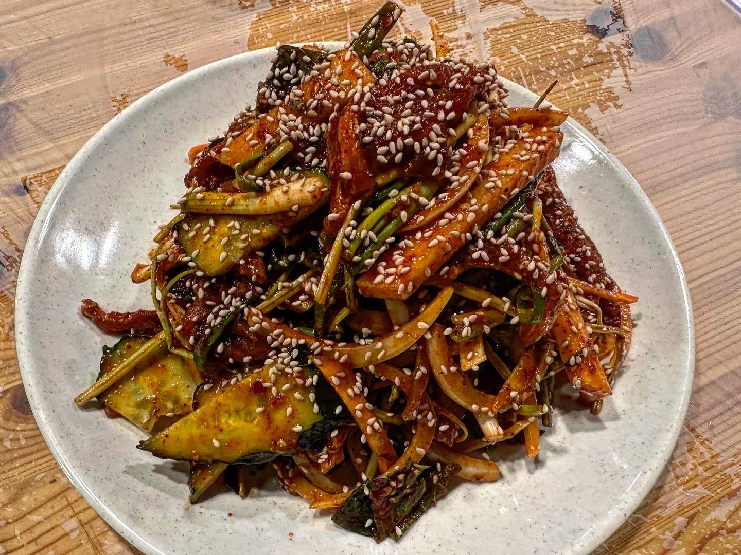 ⭐️빈대떡신사⭐️

가오리무침이 장난아니여〰️〰️
지나가다 들린건데 반해서 최애집 되버림😋

감자전 쫄깃쫄깃하니 쫄 마시쏘..❤️

전집인데 가오리무침이 메인아녀? 
진짜 가오리무침 대추천!!!!👍🏻
가오리무침 넘 오랜만이라 시켰는데 너무 맛있어서 
소주 술술 넘어감ㅋㅋㅎ

술도둑 가오리무침💜
오늘도 난 만취여~~🍻

#경주 #경주술집 #경주충효술집 #충효맛집 #충효술집 #경주충효주민 #경주충효맛집 #빈대떡신사 #가오리무침 #경주가오리무침 #경주감자전 #감자전맛집 #술안주그램 #만취스타그램 #알콜스타그램 #경주현지인맛집 #먹스타 #해또다실 #맛팔 #먹팔 #동네맛집 #불금