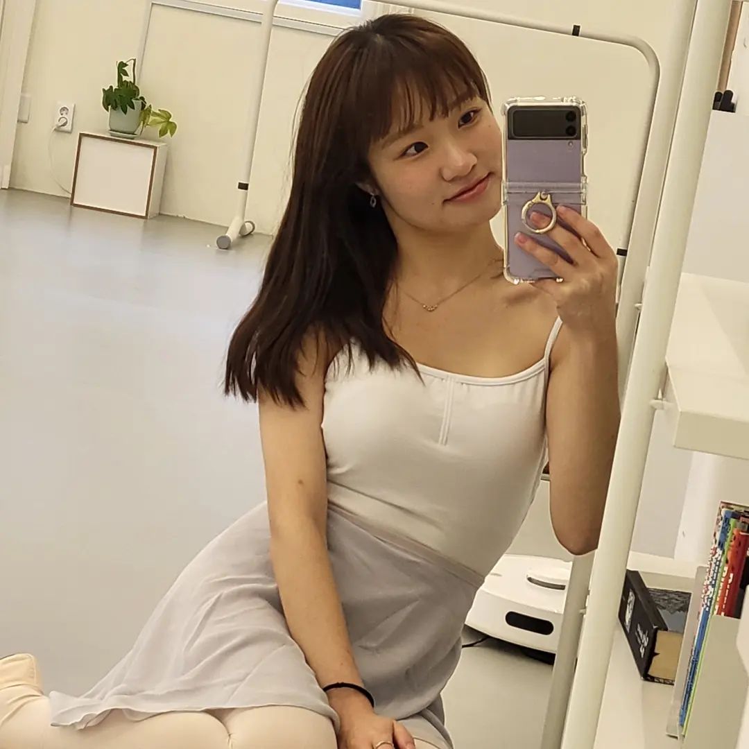 국가고시를 앞두고 있는데도 마음은 여유로운 #학생간호사 😊 
늘 긴장, 조급함, 걱정으로 분주했던 내 마음이 꾸준히 여유로워지는 중..•°°•..•°°•..•🦋🌱

#취미 #취미생활 #발레 #취미발레 #발린이 #발레복 #자기계발#간호학과 #오운완 #국가고시