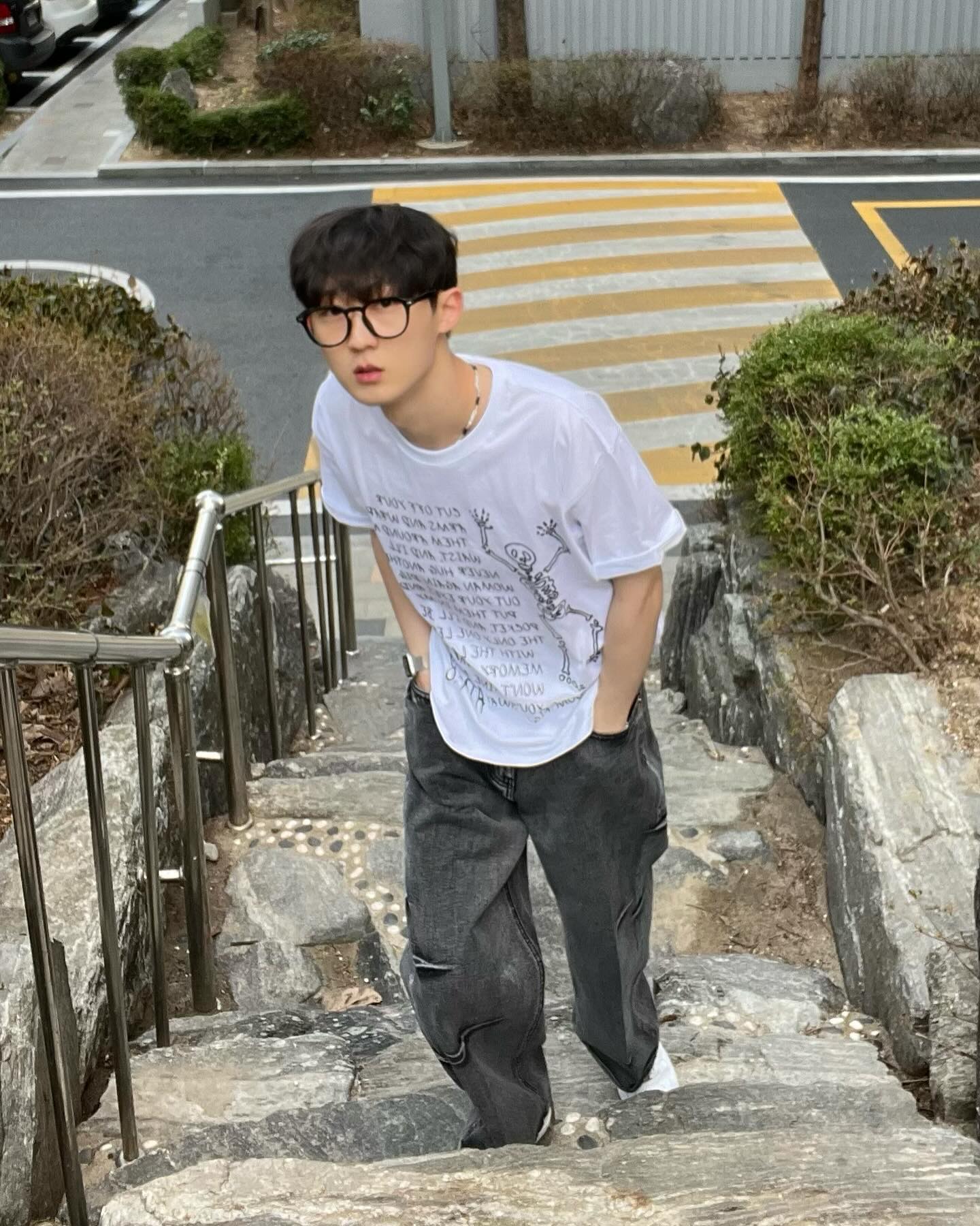 #협찬 apr.8service 날이 풀렸따🌞
이제 슬슬 반팔 준비해야 할 때가 온 것 같아요 
기본 데일리 반팔로 완전 강강강추🫶🏻
#에이프릴에잇 #반팔 #티셔츠코디