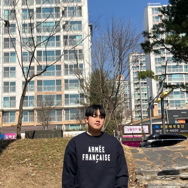  성의 on Instagram: "#광고
포근함 충전 완료 :)
-
-
#협찬 
@kaneitei  제공받았습니다.

💌오늘은 카네이테이 맨투맨을 소개시켜드리려고 합니다 :) 캐주얼하면서 무드있고 너무 이쁜 맨투맨이죠 !! 로고 레터링이 포인트 !! 거기에 소매랑 밑단 디테일까지 !! 너무 완벽한 맨투맨 🥰

여자친구랑 커플로 맞추면 너무 이쁠 거 같아요!! 시보리도 되게 짱짱해서 늘어남도 없고 ! 데일리룩으로 너무 이쁜 맨투맨 지금 당장 무신사로 출동😁

#kaneitei #카네이테이 #맨투맨 #커플맨투맨 #맨투맨추천 #맨투맨코디 #무신사맨투맨 #ootd #봄신상 #패션계정맞팔"