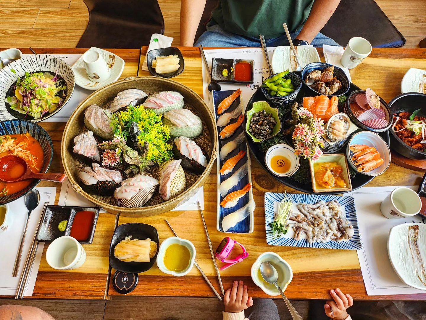 #울아빠생신❤️ 

부천가서 맛난거 사드리기🫶
우리집 귀요미둘 덕분에
더즐거웠던 😁

저녁에 갈비까지 먹고 
놀이터에서 단이윤이날라다니다 
집에옴 🤗

#아빠사랑해
#부천 #부천맛집 #코스요리 #광어 #우럭 #도미 #맛스타그램 #먹스타그램 #먹팔 #중동맛집 #맛집추천