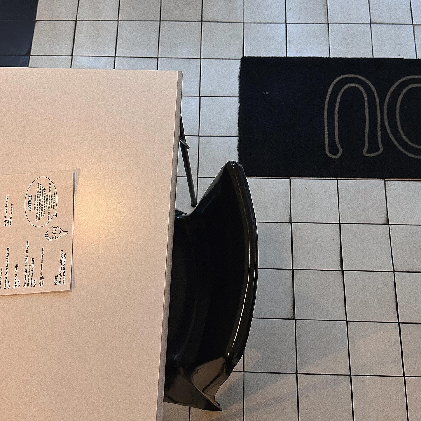 .

대구에서 브라우니는 샤인오브유 빼놓고 말못하지
오랜만에 가도 여전히 맛있구 예쁘구 아늑해서 
도란도란 얘기하기 좋았던 곳 🚪🪑

나의 원픽은 초코랑 단호박-🤎

shine.of.you 

#대구카페#대구디저트카페#대구대봉동카페
#대구카페투어#대구핫플#샤인오브유