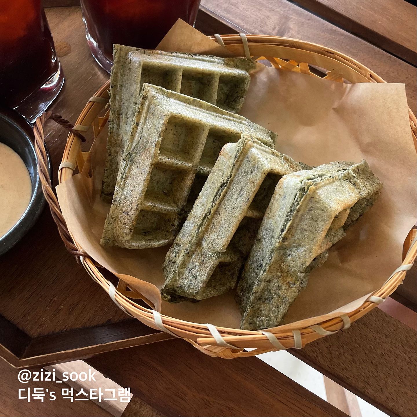 할미 입맛에게 추천하는 쑥떡 크로플 👵🏻💚💚💚

#카페목천 #천안카페추천