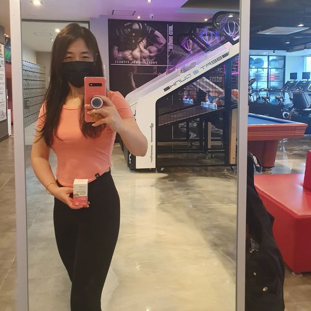 운동하는 🤩줄루🤩 on Instagram: "#오운완🔥 

#가슴운동

날씨가 왜 꿀꿀하지요
벌써 금욜이네요
플랭크를 해얄까봐요

시간이 빨리 가는 사람은 플랭크를 하라고 인님이 그러셨는데😂😂😂

오늘도 저중량으로 몸 사리기

줄루는 몸관리 하면서 이제 피부관리까지 합니다~~😁😁😁

ㅡㅡㅡㅡㅡㅡㅡㅡㅡㅡㅡㅡㅡㅡㅡㅡㅡㅡ
<제품소개>
#이츠하이글루타치온18000

피부노화의 주범인 '활성산소'! #글루타치온 으로 밸런스를 찾아 볼까요?
효능 좋은 글루타치온이 고함량? 이츠하이 글루타치온! 

이런분들께 추천 드려요
➡️ 이너뷰티에 신경쓰시는 분
➡️ 생기있는 피부를 가지고 싶으신 분
➡️ 요즘 피부가 푸석푸석하신 분
➡️ 피부 노화를 늦추고 싶으신 분

구매링크
https://smartstore.naver.com/eatshigh/products/7399436960
.
.
.
.
.
.
#광고#제품협찬#이츠하이#글루타치온#글루타치온추천#글루타치온효능#글루타치온화이트#글루타치온미백#글루타치온후기#피부관리#미백관리#웨딩준비#웨딩촬영"