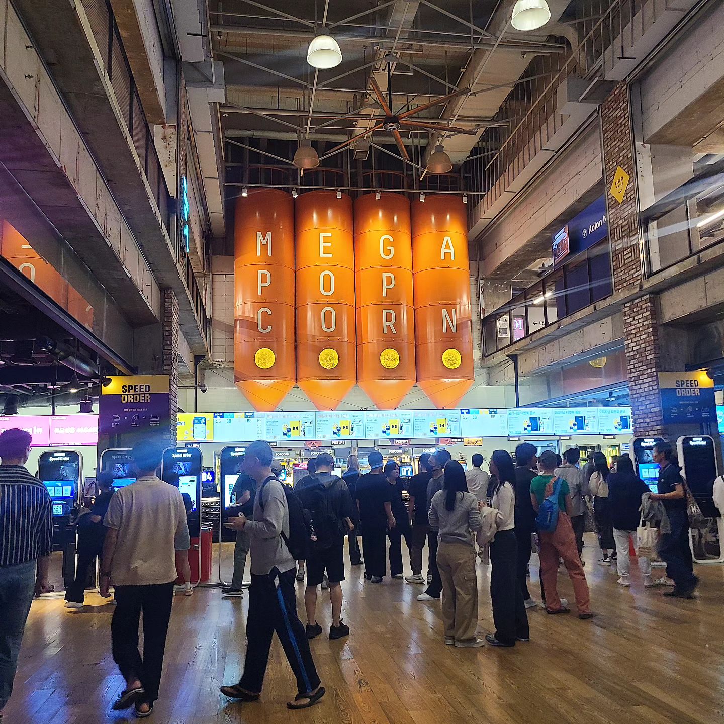 낮에 추석보내고 오후에 
지인과 함께 코엑스~
일찍와서  이곳저곳 구경하다가
영화보러 고고고
티켓을 잘못주셔서 거미집봤는데
그래도 나름 괜찮음

그래서 내일 다시 천박사퇴마연구소 보러 다시올 예정^^
.
.
.
#코엑스메가박스#코엑스#거미집#퇴마사#천박사퇴마연구소#추석#추석당일#문화생활즐기는날#9호선