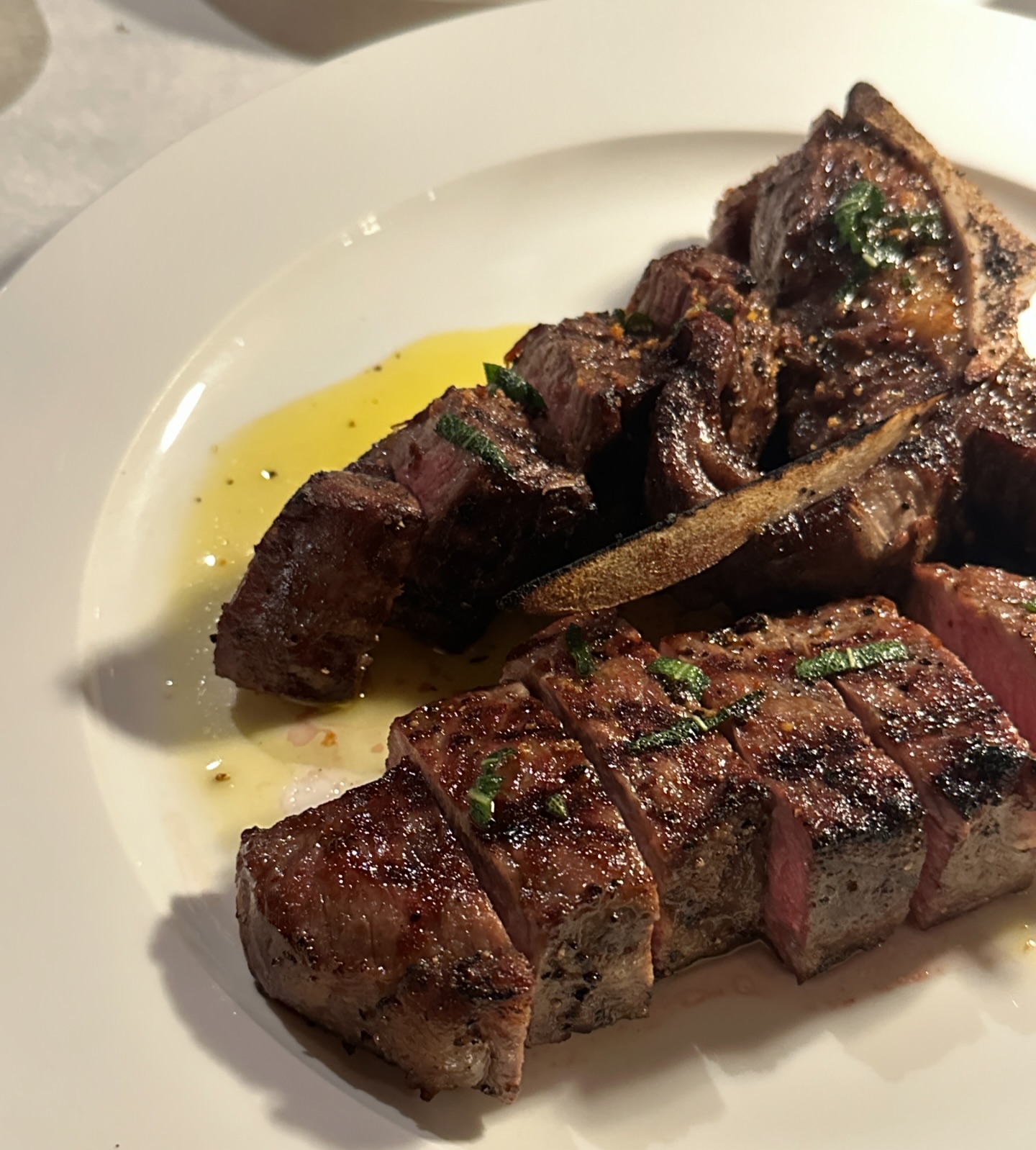 🥩🍽️🍽️🍷