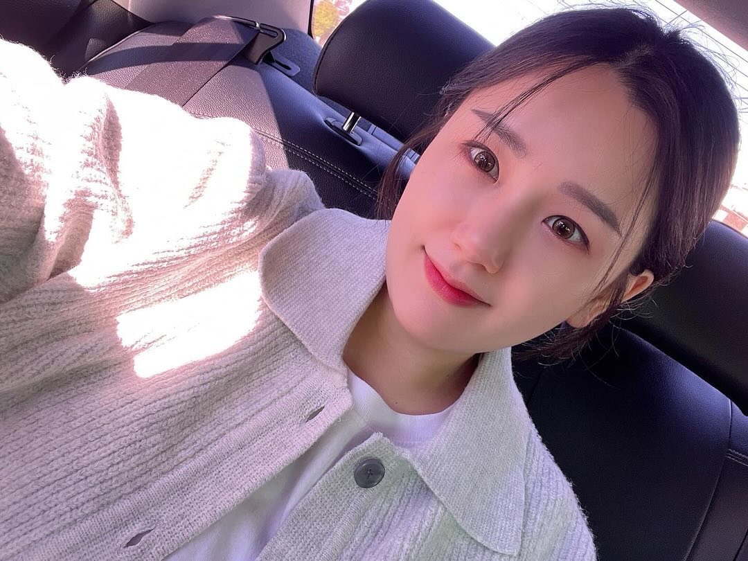 새 옷 입자마자 서율이가 어깨에 토함 ㅎㅎ 냄시진동( ꗸ )
이뿌니까 봐줌 ! 여튼 간만에 화장해서 셀카 찌굼 #누구세요 #😭