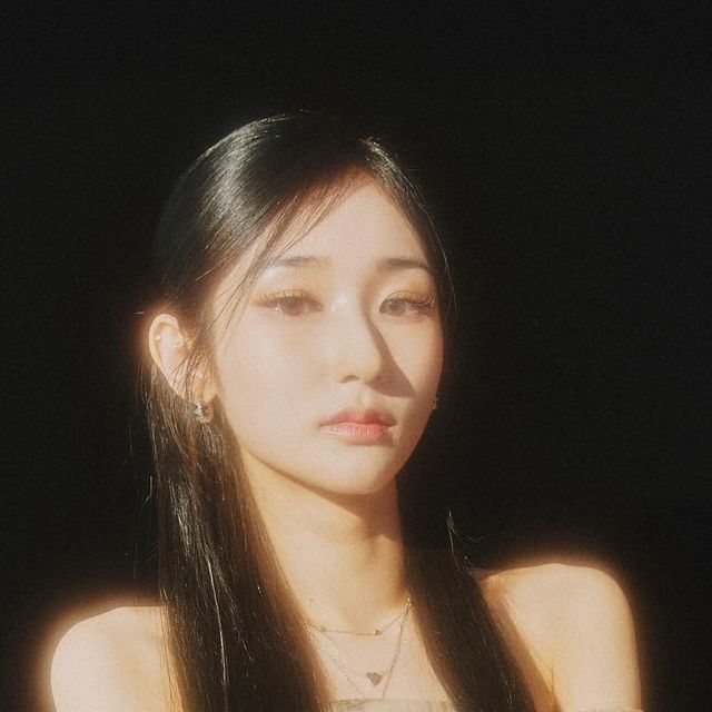 yemin on Instagram: "#광고 new profile // ! 진정한 나를 찾을 수 있는 특별한 경험을 제공하는 바이올렛 스탠다드 스튜디오 . 원래 저는 싱어송라이터 yemin 과 본진은 굉장히 갭이 크고 다르다고 생