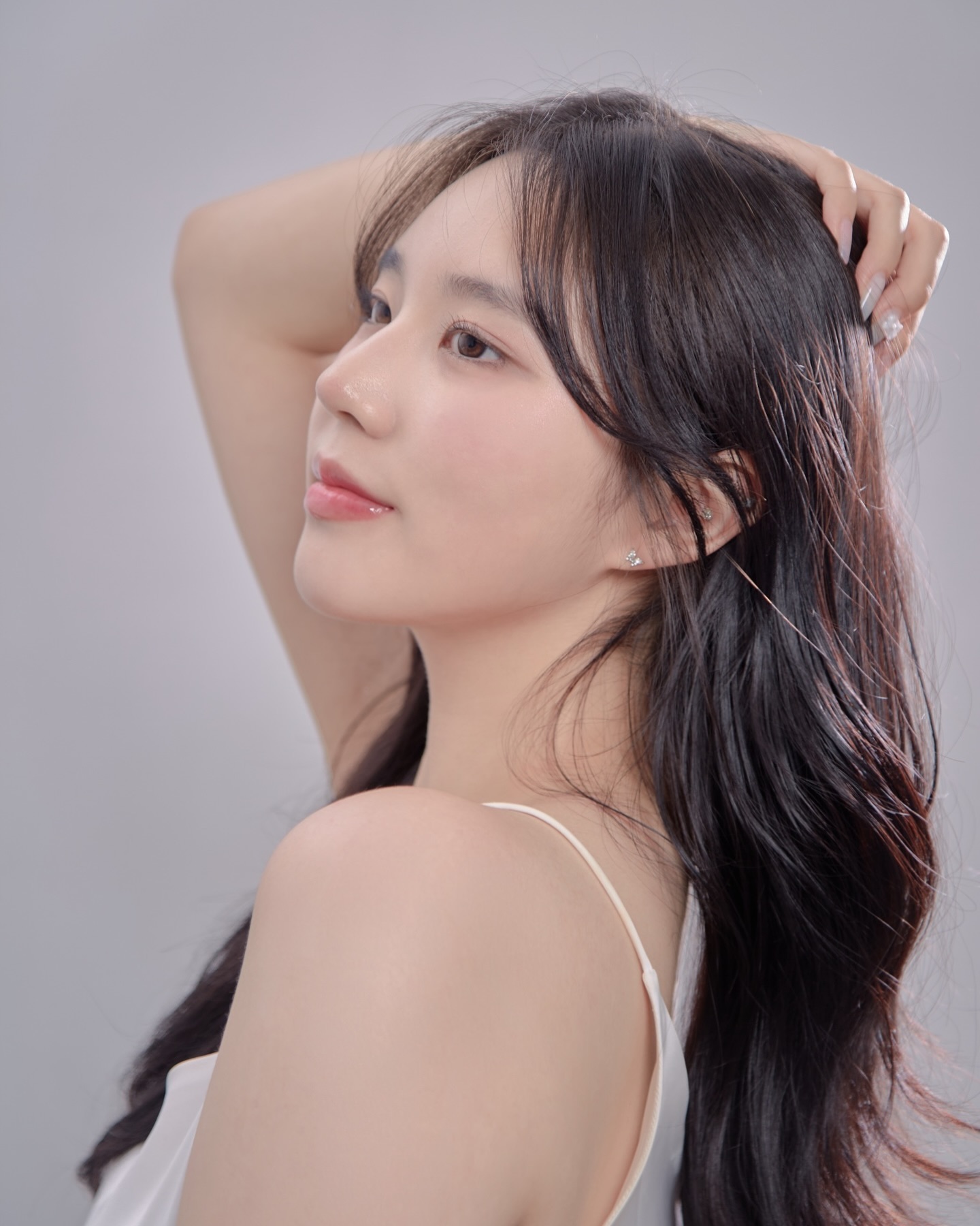 오른쪽 얼굴은 .. 🤫