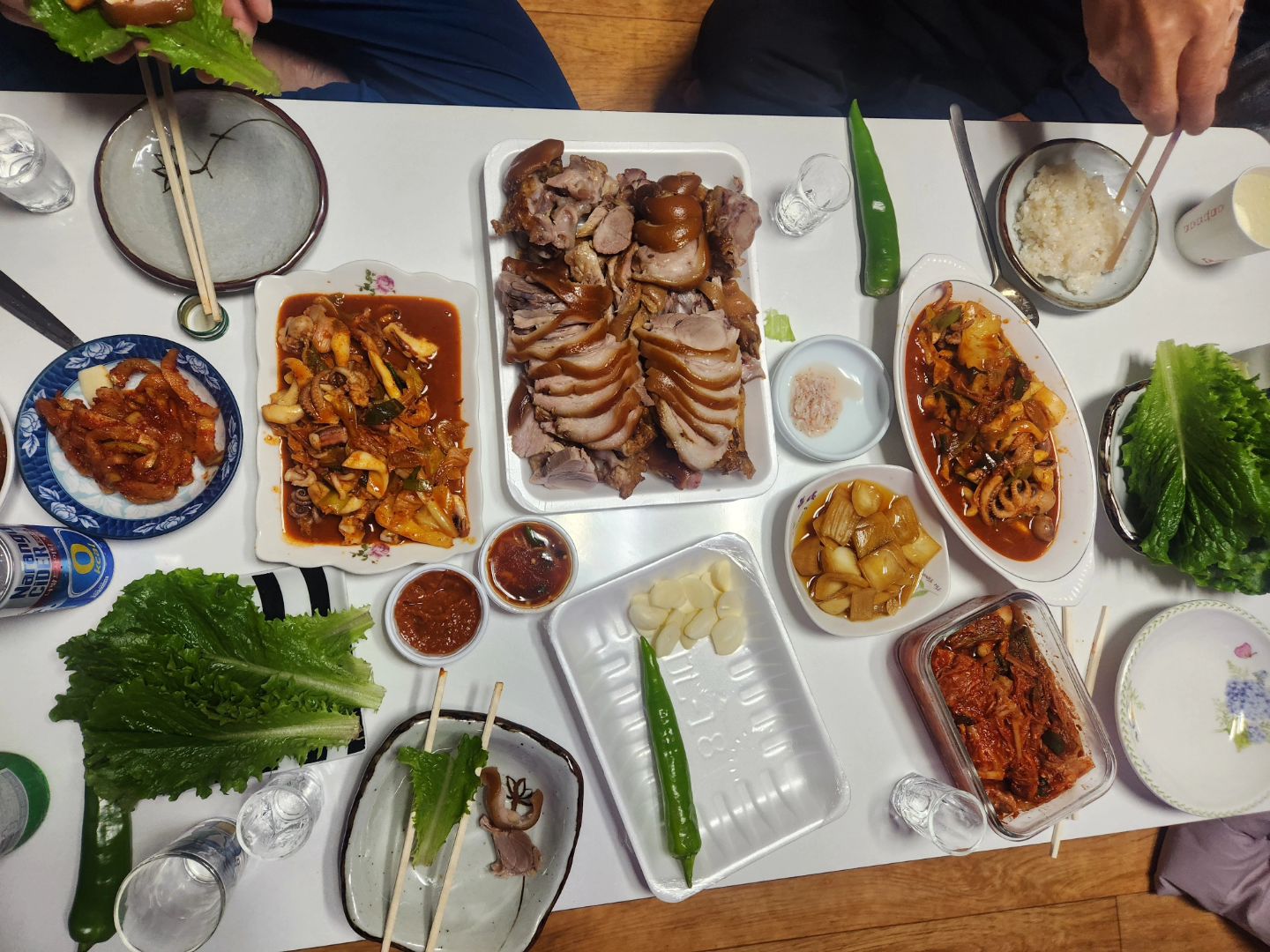 .
저녁은 족발에 쭈꾸미
🐷🐙🐷🐙🐷🐙
왤케맛나???
입터진당~~🤭🤭
담날은 가볍게 떡국으로
뚝딱!!😋😋