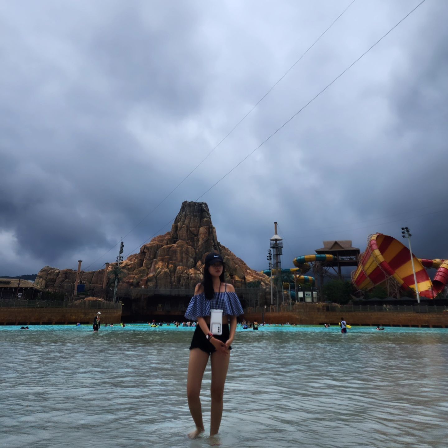 240718 2박3일 여행 1일차🏊‍♀️🌊lottewaterpark
사람 없앤거 아니고 눈치게임 성공했던 날🤭
슬라이드를 몇번이고 무한번 타서 마음껏 즐겼던 날🩵

#김해롯데워터파크 #눈치게임성공#워터파크눈치게임성공
#워터파크는평일에 #비오는날워터파크 #모노키니 
#무보정사진 #오픈숄더모노키니 

#협찬 #협찬문의 #협찬dm #좋아요 #좋아요반사 #좋아요테러반사 #팔로우 #팔로우환영💕 #팔로우백 #디엠환영#dm환영 #flow #likesforlike #followforfollowback 
#캐스팅#캐스팅디렉터#캐스팅dm