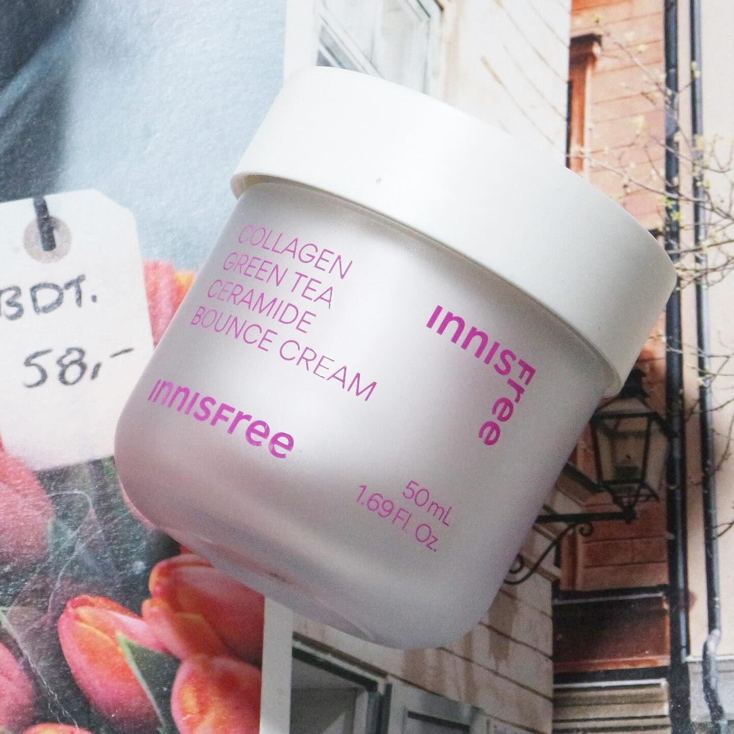 #협찬
#이니스프리 innisfreeofficial #콜라겐그린티세라마이드탄력장벽크림 
......
새로 나온 이니스프리의 콜라겐 크림은 아침에도 부담스럽지 않은 슬로우에이징 탄력 크림으로 메이크업 전에도, 나이트케어에도 부드럽게 초밀착되는 데일리 스페셜케어가 가능한 탄력 크림이에요☺️☺️
.....
세라마이드 크림답게 푸석하고 힘없는 피부의 겉탄력 뿐만 아니라 속탄력까지 케어해 속부터 탄탄한 탄력광 피부를 만들어주는 피부 겉과 속탄력을 동시에 개선해주는 제품이라 요즘처럼 추운 날씨에 자극받은 피부를 가꿀 수 있더라구요❤️
.....
콜라겐과 그린티 유래 세라마이드의 만남으로 보습, 장벽, 탄력을 모두 개선시켜주니 두 가지 케어가 필요한 분들에게 추천할게요👍👍
.
.
.
#화해 #화해SNS리뷰단 #콜라겐크림 #이니스프리콜라겐크림 #콜라겐탄력장벽크림 #이니스프리 #탄력장벽크림 #속탄력크림 #탄력크림추천
