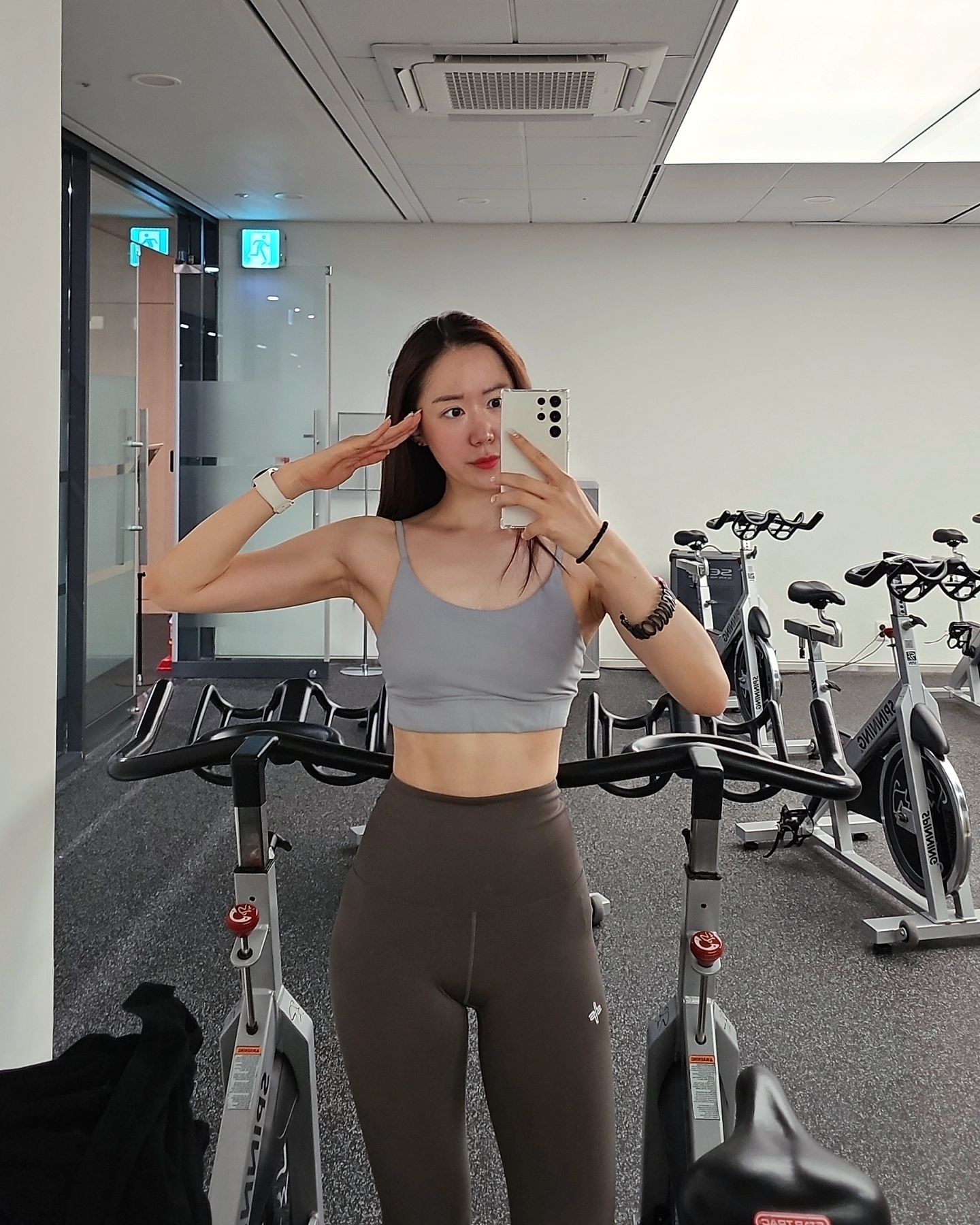 23년의 백쉰여덟번째 헬티비티🐾 

🏋️‍♂️가슴어깨

🆆🅾🆁🅺🅾🆄🆃 🆁🅾🆄🆃🅸🅽🅴

▫️트레드밀 15분
▫️디클라인 체스트 프레스 머신 4세트
▫️덤벨 숄더 프레스 4세트
▫️덤벨 레터럴 레이즈 4세트
▫️벤트오버 덤벨 레터럴 레이즈 4세트

#오운완#둥_헬티비티