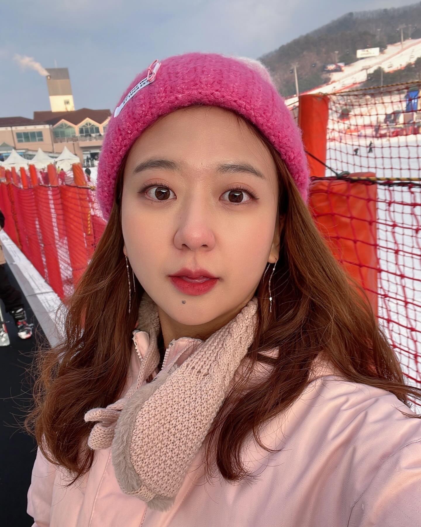 거의 10년 만에 스키장⛷️❄️🎿🌨️ 다 까먹었지만 재밌었땅
다음엔 썰매장..?😉

#스키장 #비발디파크 #스키 #스키장