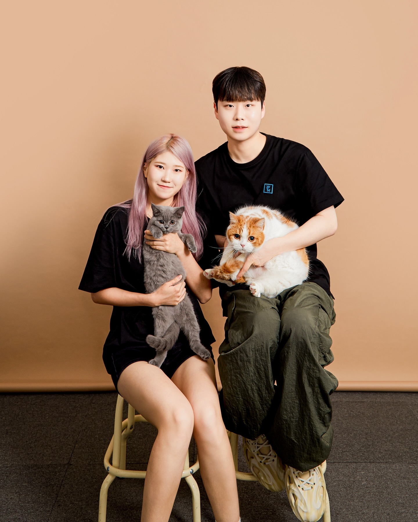 우리 코남매🐾

잠깐 한눈판 사이, 무럭무럭 커버린 코코 !
너무 빨리 크는 코코의 어린 냥이 모습이 아쉬워서 사진관에서 기록용으로 추억을 찍고 왔당 📸

종종 사진관에서 요로케 기록 남기는것도 좋은 것 같다 !