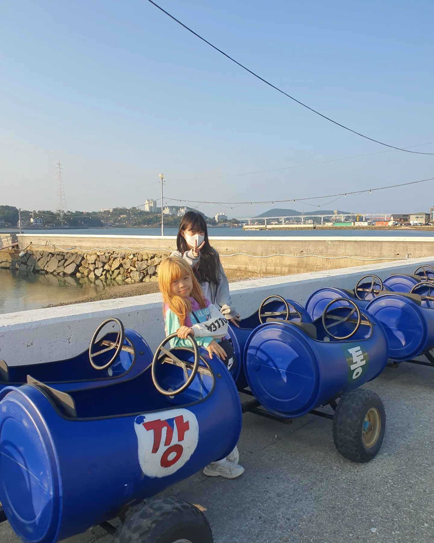 깡통기차 타고옴~~~
차크닉과 함께~~ 

대교밑으로 못 들어와서 통영까지 가서 차돌리고 나옴ㅋㅋㅋ