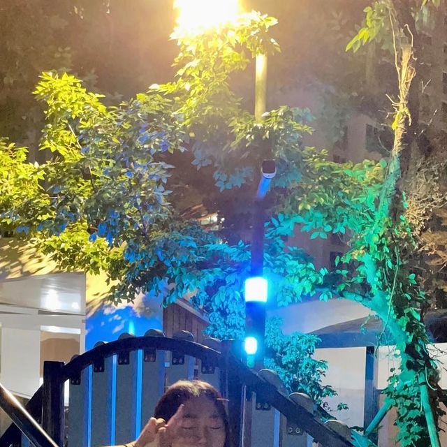 김연화 on Instagram: "#광고 @1rony9orno_official 생일선물 고마워 🩵💚 🏷️아이러니포르노 86-IRO281 [워터프루프] 원드브레이커 브이턱 버뮤다 하프 팬츠 통기성 좋고 가벼운 나일론 100% 소재에