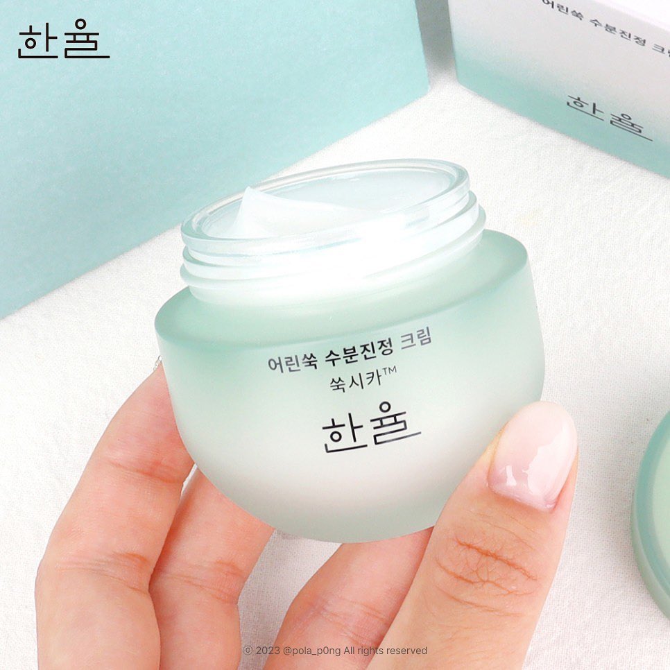 #제품제공 hanyulofficial 

피부 진정에 딱, 한율 어린쑥 수분진정 크림🌿
.
.
#한율 #한율어린쑥 #수분진정 #진정크림 #코덕 #뷰티 #뷰스타 #코덕스타그램 #코덕그램 #코덕맞팔 #코덕환영 #뷰티스타그램