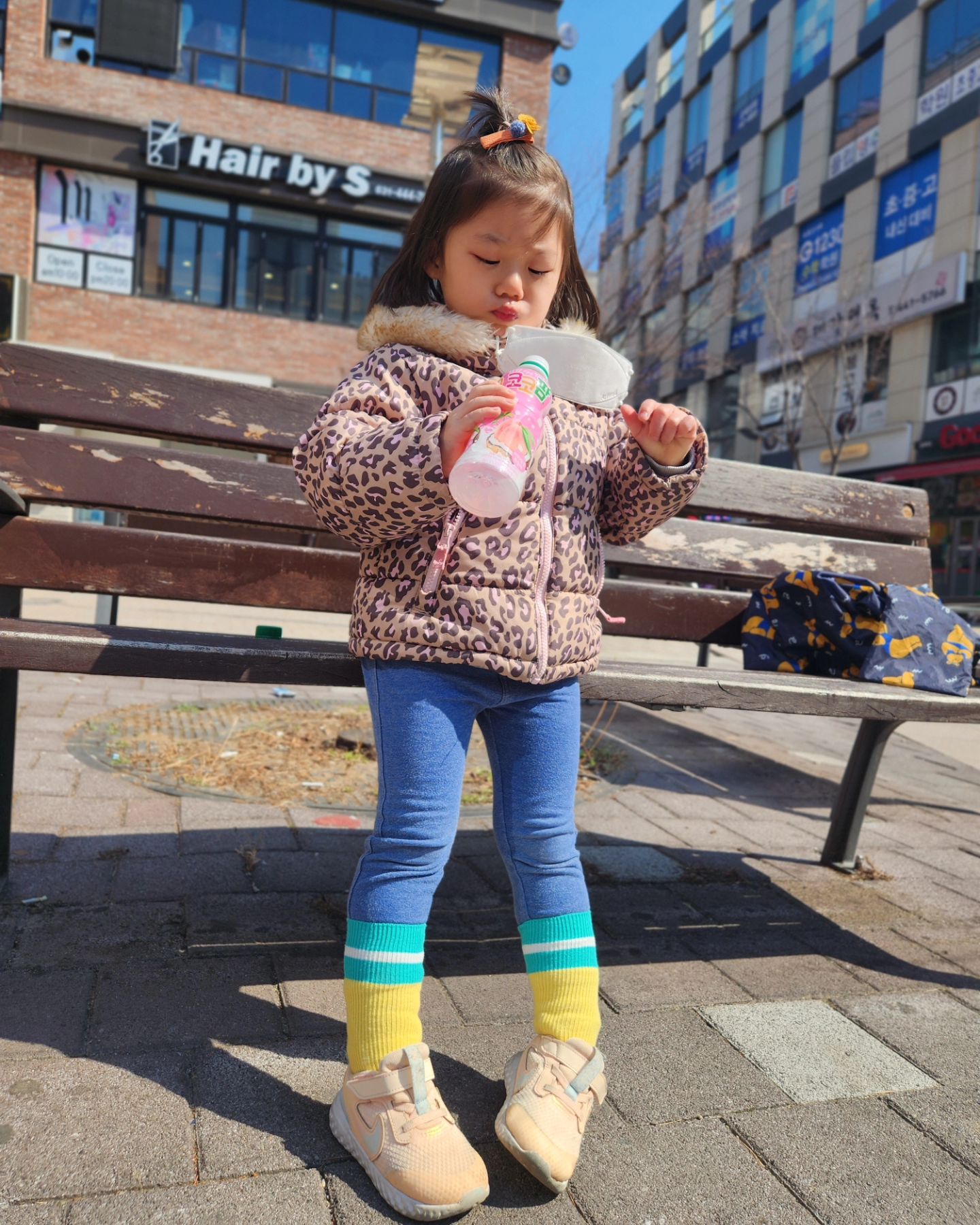 폴프랜드 24'SS 컬랙션 
신상나왔어요💓
사계절 신을 수 있는 
적당히 얇은사이즈에 
가볍고 부드러운 느낌이에요
100mm~190mm까지
걸음마할때부터 어린이집다니면서까지
쭉 신을 수 있답니다. 폴프랜즈만의
특허받은 신축성 기술! 
예쁜 양말 오래오래 신어요^^ 

부드러운 소프트 코마면
우수한 통기성
월등한 탄력성
놀라운 복원력

𝗠𝗼𝗿𝗲.. 
paul_frenz 

#폴프랜즈 #아이양말 #양말추천 #아이양말추천