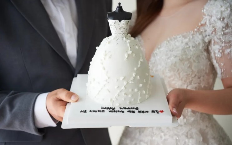 대전레터링케이크 브라이덜샤워 웨딩촬영선물은 케이크퍼즐 드레스케이크
