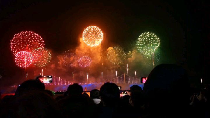 2022.12 17⠀
부산 광안리 불꽃축제 🎆 ⠀
⠀
⠀
⠀부산다녀오니까...천안이 너무 춥다
⠀
⠀
#불꽃축제 #광안리불꽃축제 #부산 #광안리 #숙성도 #일상기록 #일상스타그램 #instadaily #Instagram #instagood #부산맛집 #광안리맛집 #고기맛집 #주말순삭 #월요일 #일상 #시작