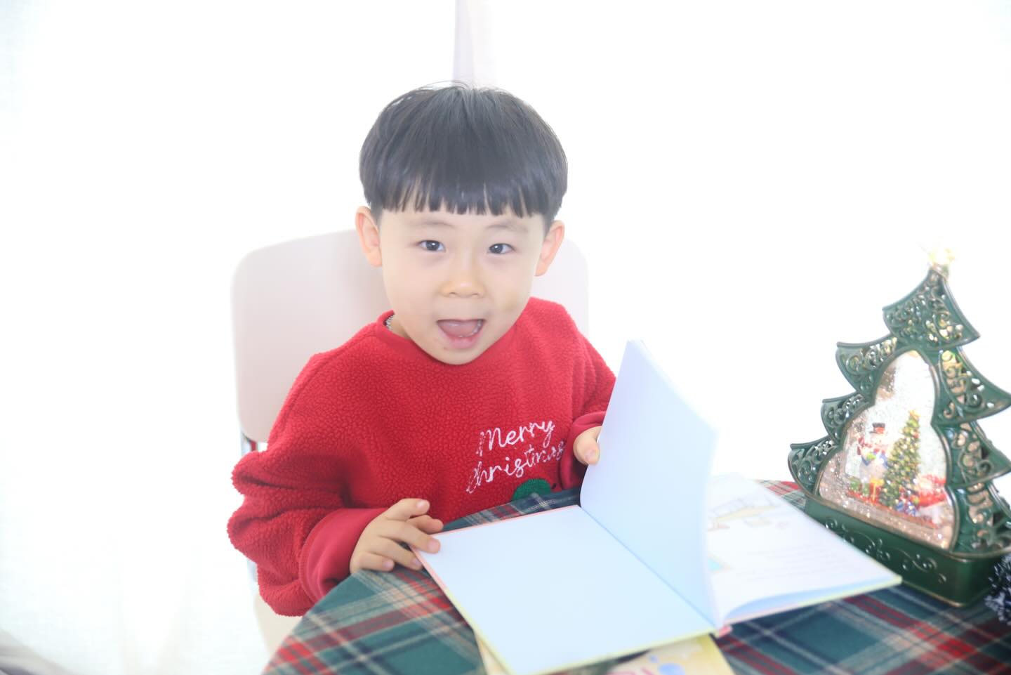 7살이 되는 우리아이 
한글에 대한 자신감도 좀 더 익혀줄 겸!! 독서 단계를 높여 주었어요:)

그림책에서 읽기책으로, 읽어 주는 책 읽기에서 혼자 읽는 책 읽기로 6~8세 어린이 독서 단계에 맞추어 설계한 678읽기 독립 시리즈로 한글을 깨우치기 시작한 우리아이에게 딱 알맞더라구요:)

함께 보며 어려운 부분은 이야기도 나눠보며 설레이는 1학년 생활을 떠올려본답니다 

📍아픈날 
예원이와 미나 그리고 보건선생님의 유쾌하고 사랑스러운 조합으로 아픈날에도 혼자가 아니라는 따뜻한 위안을 주는 책인데요 

페이지마다 그림과 함께 글들이 있어 아이가 이해하기도 쉽고 보건실이 따뜻하고 아플때 보호해줄 수 있는 공간임을 쉽게 이해사켜준 것 같아요😃😃

📍휘뚜루는 1학년 
입학을 앞둔 친구들에게 선물로 주고 싶은 딱 그런 책❤️

새로운 학교생활에 대한 두려움은 날려버리고 유쾌하게 풀어낸 책에 귀여운 그림은 덤❤️
보는 내내 기분도 행복해지더라구요:) 

독서만큼 좋은게 없죠 
우리 아이도 책과 함께 열심히 문해력도 익히고 모르는 단어들도 배워가며 보기 좋은 678읽기 독립시리즈 애정합니다 

#최나야교수#678읽기독립#아픈날#휘뚜루는1학년
그외#징검다리도서#문해력#휘뚜루는1학년#초등필독서#초등입문도서#EBS당신의문해력#창작동화