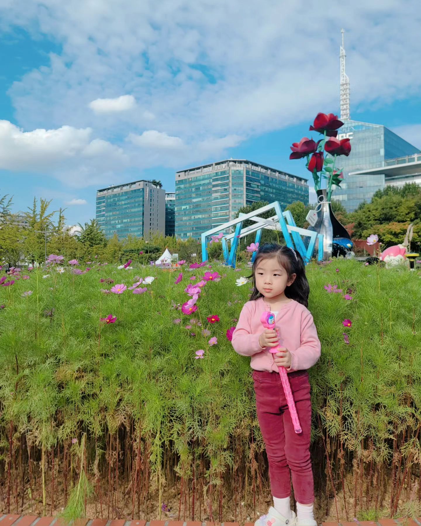 깨진 카메라 열일중.... 
그나마 정상적인 사진 셀렉중 ㅎㅎ 

10월은 참 놀러다니기 좋은계절 🌺
#일산호수공원 
사람 너무너무 많다 ㅎㅎㅎㅎ
이틀연속 도장찍기 

그래도 다양한 공연 볼수있어서 좋았다 ㅎㅎ