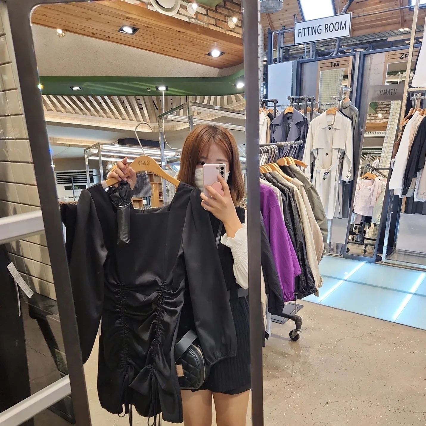 남편이 화~금 부산 출장
뚠혁이랑 목욜날에 뒤따라가서
 주말까지 부산에서 보내고 올 예정 설렌당🙊
.
.
.
.
.
.
.
.
.
.
#출장따라갈까
 #하루고민하고지름 
#부랴부랴예약
#출장따라가는거지만
#신이가난아주미 
#일상스타그램