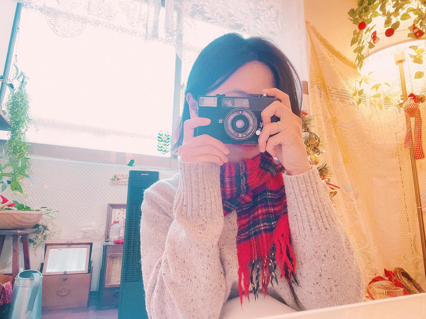 폭닥폭닥,,따수워🎄
#미리메리크리스마스 
#2023 년은 정말 많이 배우고 성장하고
고생끝에 낙이 온다는 말이 실감나는 해여따,,,
그리고 그과정속에서 아끼는 사람들도 많이 만나고
나또한 꽁꽁 붙어있던 마음이 자연스럽게 열렸던 나날들👏🏻
벌써부터 보고싶네🥲

근데 저 산타🎅🏻 도장 넘 탐나
나무부딪히는 소리 나름 #asmr ,,!
눈오면 넘 좋을것 같은 하루!