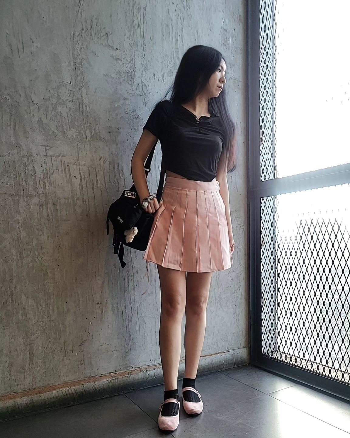 아직 넘 더워서  예쁜 블라우스에 못 신어서 아쉬워했는데 이런 캐주얼룩에두 잘어울리는듯 분홍색 약간이라도 들어가는 코디에는 다 잘 어울릴거같음+_+ 담엔 블라우스에 신어봐야징 굽이 낮아서 그런가 발도 편해서 굿즈샵도 한참돌아다녀따! 
#협찬 #플랫슈즈 #가을플랫 #플랫슈즈맛집 #플랫슈즈코디 #플랫슈즈추천 #여성단화