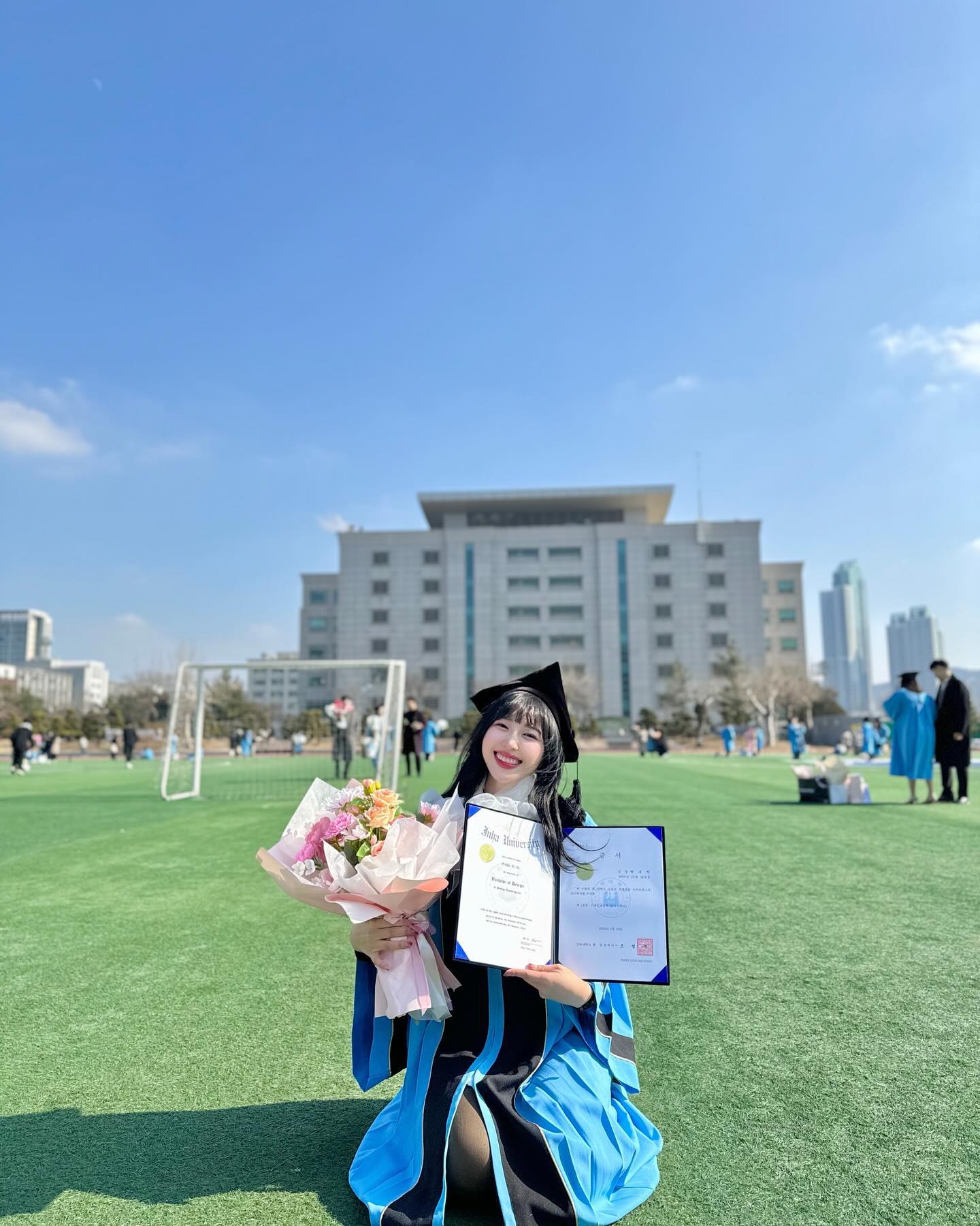 졸업 축하해주신분들 전부 감사합니당🥹🫶
.
.
.
#졸업식 #인하대 #인하대학교 #인하대후문 #인하대역 #졸업 #졸업사진 #졸업선물 #졸업식꽃다발 #졸업스냅 #졸업케이크