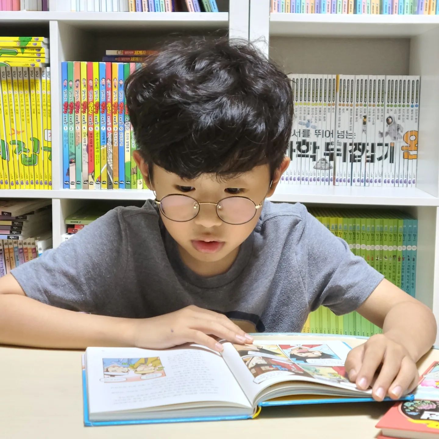 #협찬 이지만 진심을 담아 쓴 서평입니다.

선조들의 지혜와 가치가 담긴 우리 고전
흥미로운 고전 소설을 줄글과 학습 만화가 혼합된 형태로 만나보는 새로운 대모험 시리즈!

살쌤이 들려주면 고전 다르죠!
작품의 이해와 문해력까지 키워볼수 있는 설민석의 우리고전 대모험 흥부전
함께 읽어봐요!

#설민석#설쌤#대모험#우리고전#고전읽기물#고전만화#흥부전#흥부#놀부