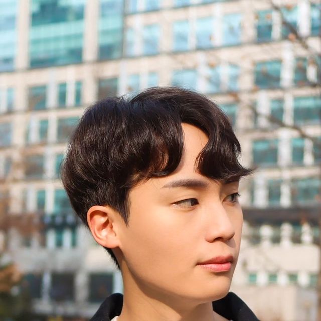 용욱 on Instagram: "#광고 @umez_official 헤어모델로 애즈펌 + 다운펌 시술받고 왔어요 :) 모델 문의👉@umez_junyoung #천호미용실#강동미용실#천호역미용실#강동역미용실"