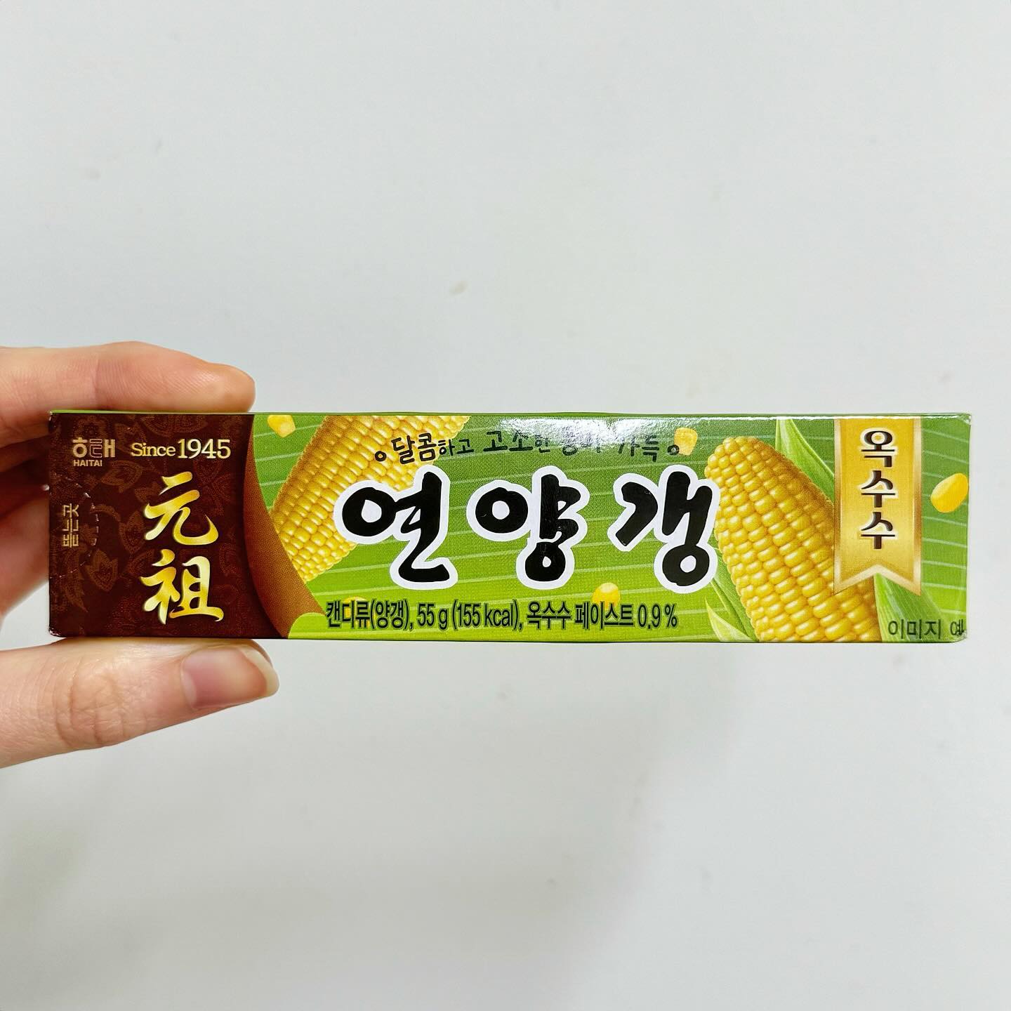 #cu #해태제과 #연양갱 #연양갱옥수수 (900) 🌽

이번에 연양갱 옥수수맛 새로 출시해서 한번 먹어본 후기🔥

달달한 연양갱에서 적당히 옥수수풍미 느껴지는데 짠맛은 안느껴지지만 뭔가 향에서 단짠스러운 옥수수 특유의 풍미가 느껴졌고 옥수수 좋아하면 먹어보기 추천👍
-
#빵효진_cu