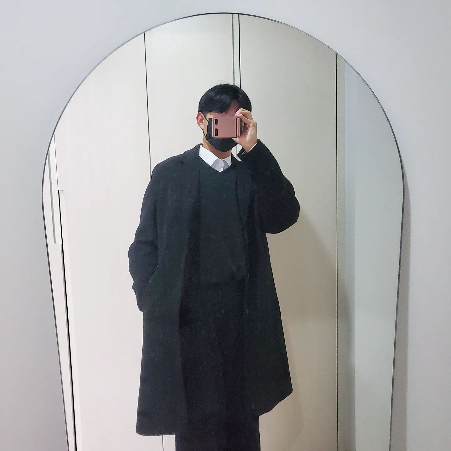 즐거운 불금 보내셨나요? 🖤

저는 고2를 준비하기 위해 이것저것 예습을 하느라 바쁘게 지내고 있어요 
특히 수1,수2가 어렵더라구요..😂

하루의 반 이상을 학원이나 독서실에서 뼈를 묻는 요즘입니다 💪💪

다들 바쁜 현생 보내실텐데 화이팅입니다 ‼️