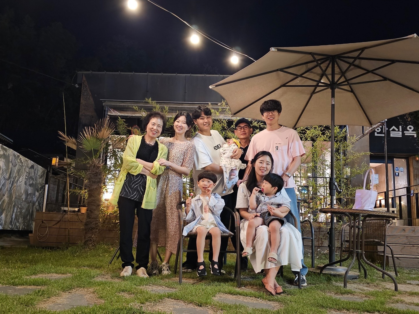 한없이 귀여운 아가였던 조카들이 이제는 어린이 (그리고 오빠..) 가 되었다. 👶🏻💛 하나둘 늘어나는 인원만큼 만나면 웃을 일도 많아지는 우리 패밀뤼.
#하지만정신은3배로없음