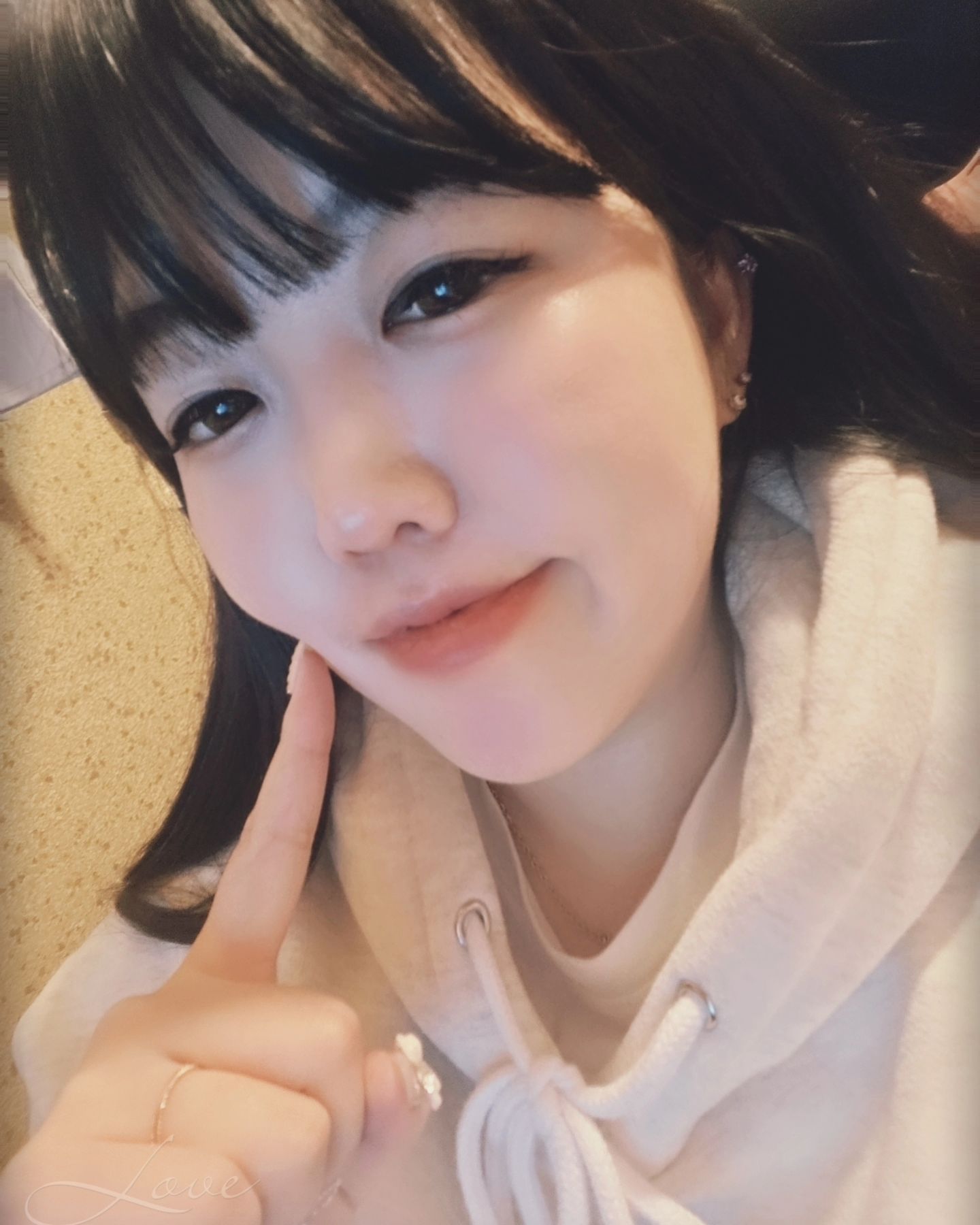 셀카😆
.
.
출근했눙데 심심해서 오랜만에 셀카
이렇게 생기고 싶네😆
.
.
#셀카#셀피#심심풀이#일상#좋아요#소통
#어플#행복하세요#행복이란#웃자#니니