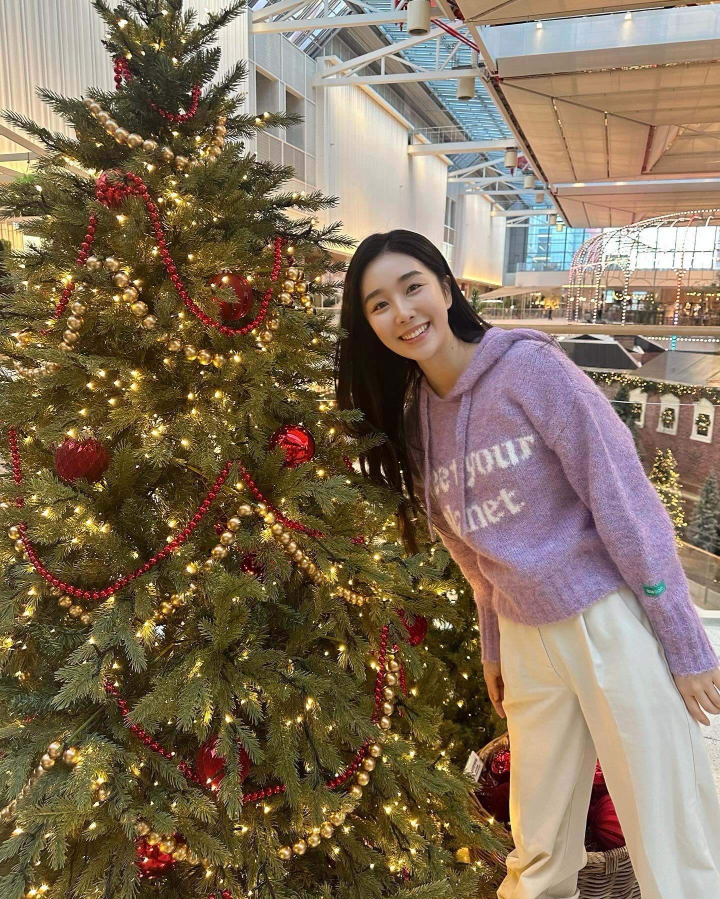 🎄🎄
크리스마스 진짜 2주도 안남았다니😖
꽤나 따수운 요번 한주에 잠시 연말을 잊고 있었다
올해 클쑤마스에는 뭐하지🤔

Top bbcearthapparel 멸종위기동물 후디 스웨터_purple
#BBCEarth #BBC어스 #플래닛크루