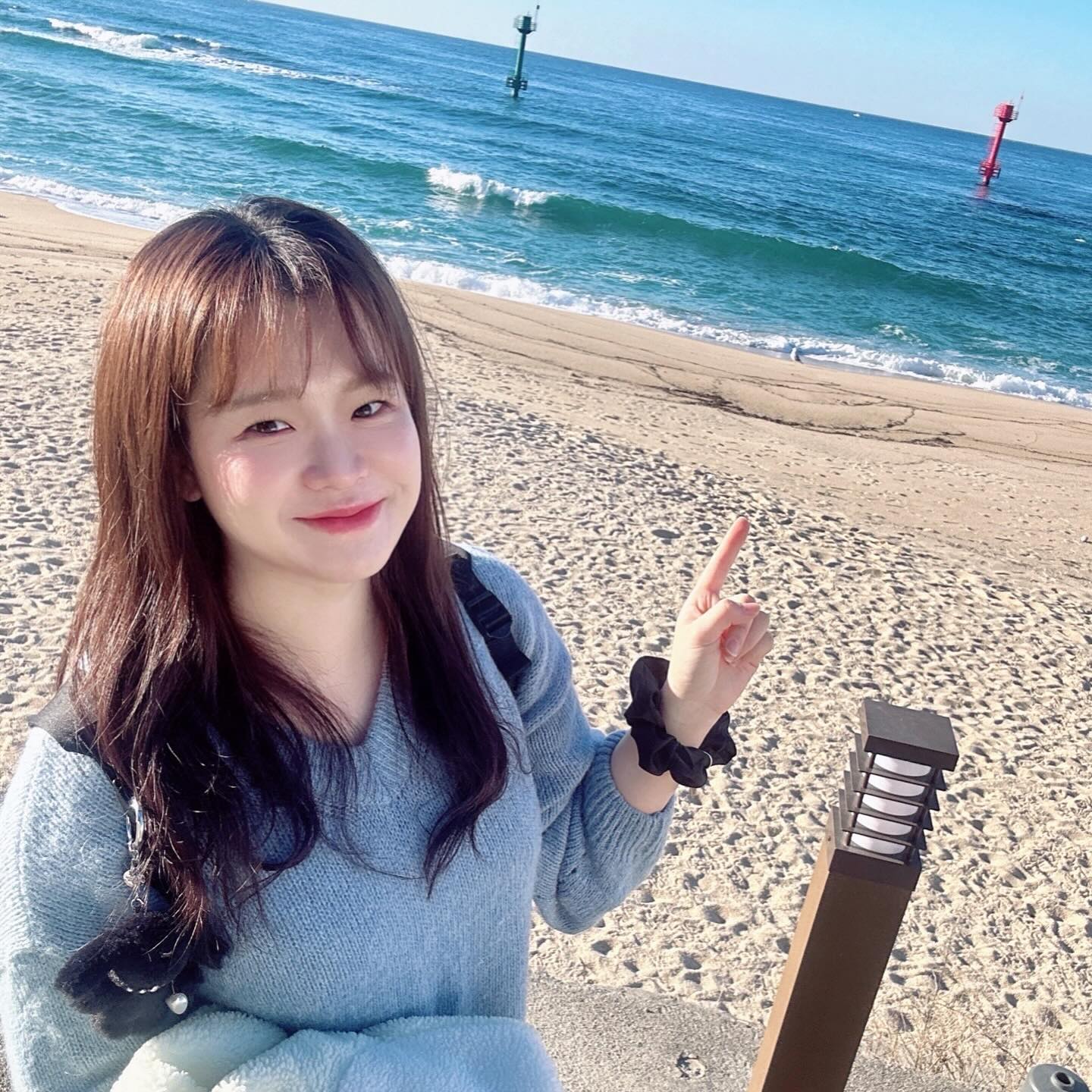 정말 쉼이 필요해서 만들어낸 시간!
내가 좋아하는 바다가 보이는 숙소에서 실컷 자다가
일어나서 산책삼아 들른 카페에서 커피사들고
원없이 예쁜 것, 좋은 것, 감사를 눈에 가득가득 담아낸 겨울🩵
더 힘내서 달리다가 또 쉬러 와야지