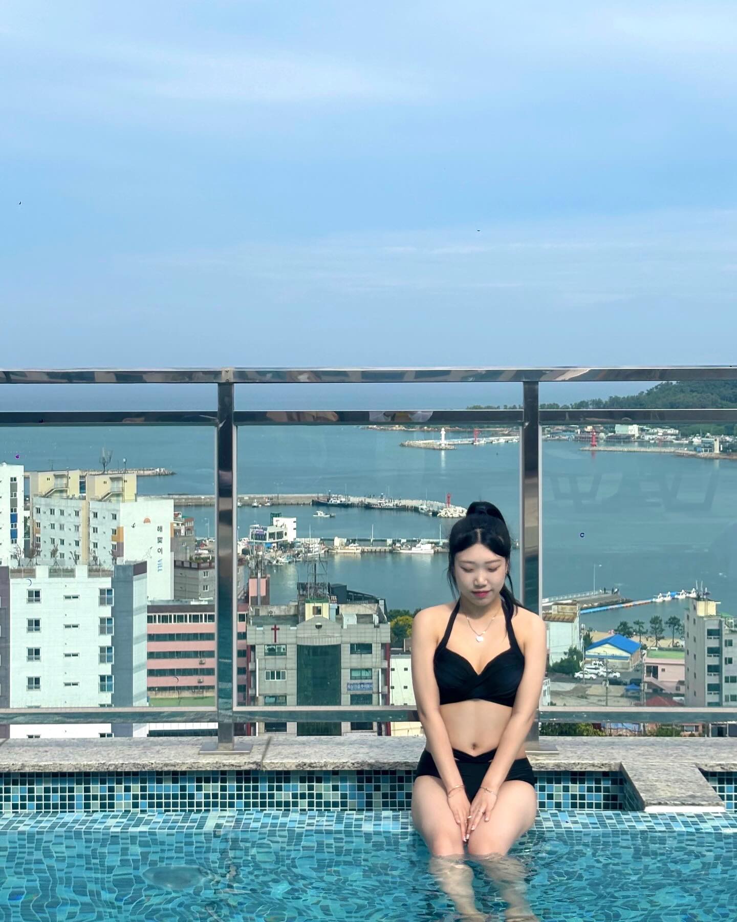 이 시간에 보는 사람 없겠지 흫흐
엄마 몰래 봐.☀️🫧