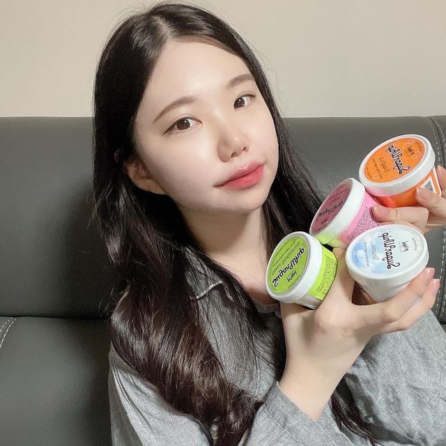 주현이🐰 on Instagram: "#광고 프라이멀 엘리먼츠 슈가휩 시트러스 멜론 / 타이탄 바닐라 / 유니콘 / 컵케이크 / 그레이프후르츠 / 데이지 로 향이 6종 프라이멀 엘리먼츠 슈가휩은 쫀쫀