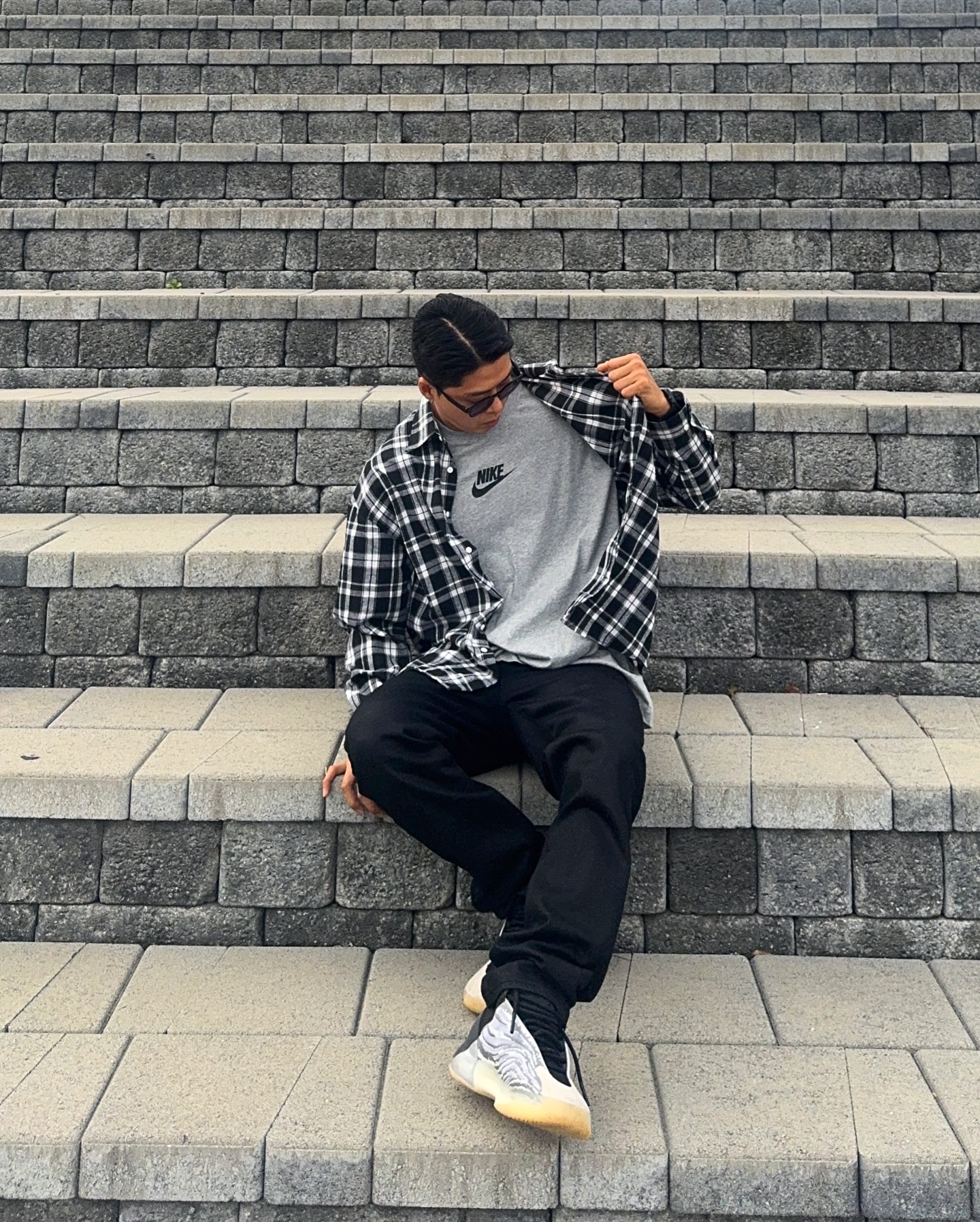 나이키랑 아디다스랑

둘이 친하게 진해랍

•shirt - phenix_kr
•t-shirt - nike 
•pants - 몰루게따
•shoes - adidas 

- 무신사에서 피닉스의 다양한 제품과 혜택을 만나보세요!

#피닉스 #피닉스코리아 #데일리룩 #24FW #체크셔츠 #스트릿패션