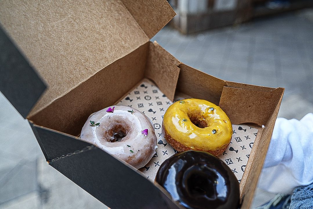 #honolulu #donut #lol #louisvuitton #hawaii 
주문즉시 만들어주는 하와이 도넛
말리지 않으면 10개도 더 먹을 수 있을거 같다