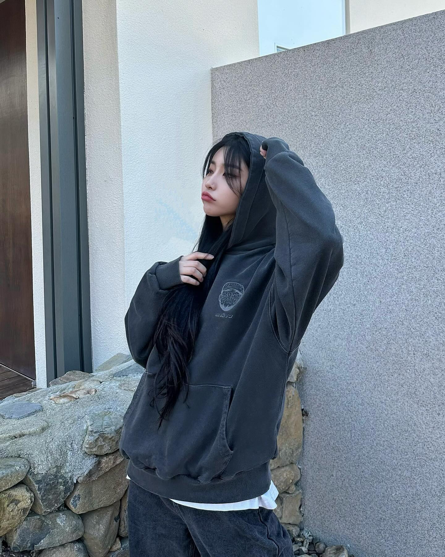 #협찬 gvgstore elimeno.official 
가볍게 입고 여행하기 딱 좋은 날씨🤍
좋은 기회로 GVG에서 지금 날씨에 딱 좋은 맨투맨과 후드티를 받게되었어요!

남녀공용으로 사이즈도 다양해서 저는 남자친구랑 L사이즈로 같이 입었답니다:)

GVG에서 어플 다운로드 받으면 첫 구매 15% 할인쿠폰도 제공, 단 7일동안 FW 전체 상품 40% 할인까지 놓치지마세요!! 🤍
.
.
#팔로우 #좋반 #l4l #selfie #셀카 #selca해외직구 #편집몰 #직배송 #해외배송 #auregente #Likeforlike #ootd #러블리룩 #데일리룩 #데일리코디 #아웃핏 #후드티 #hoodie #미니멀룩 #캐주얼룩 #컨템포러리 #MZ #Instafashion #ootd #직배송 #GVG #GVGSTORE #koreanstyle