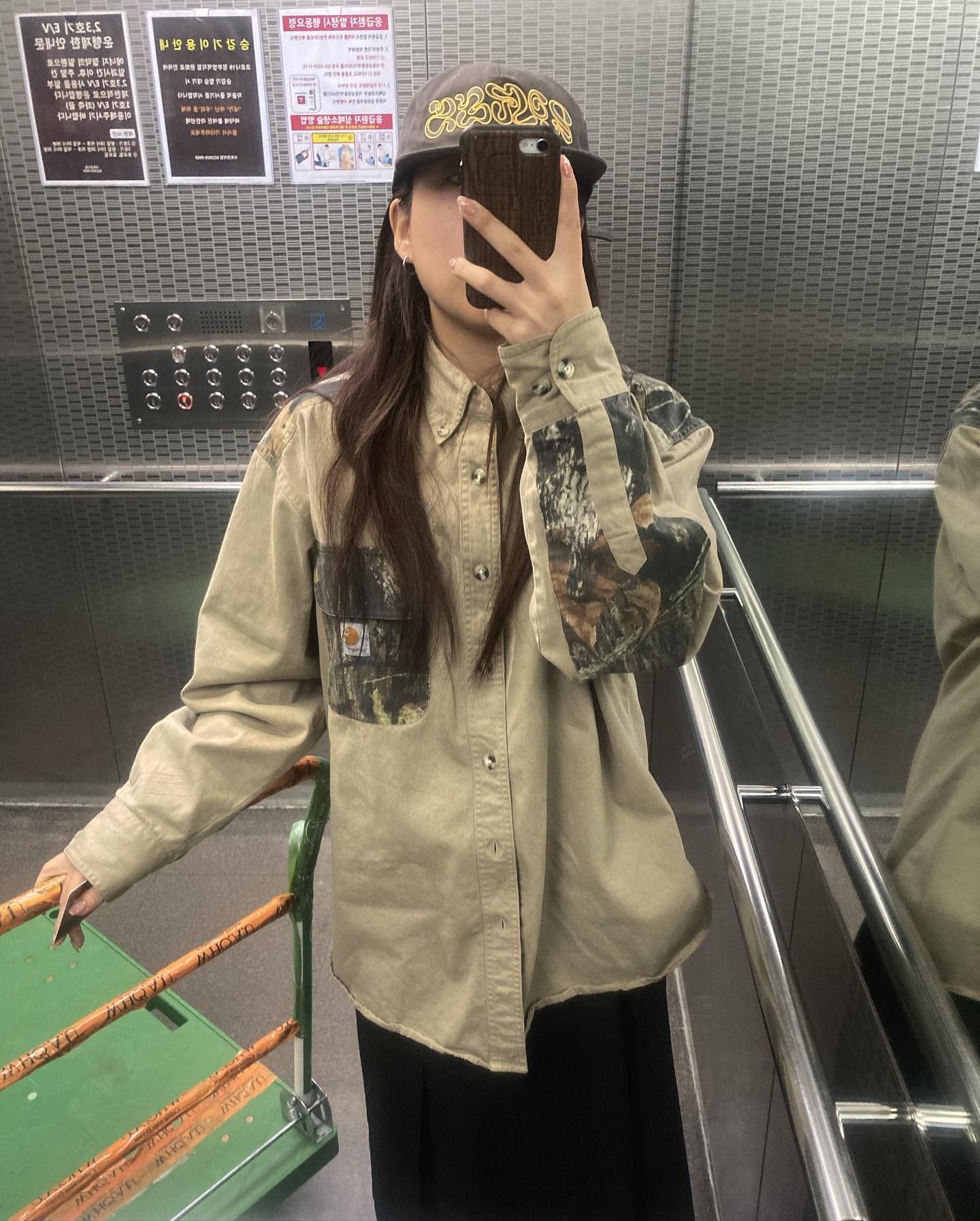 엘리베이터 안에서,,,