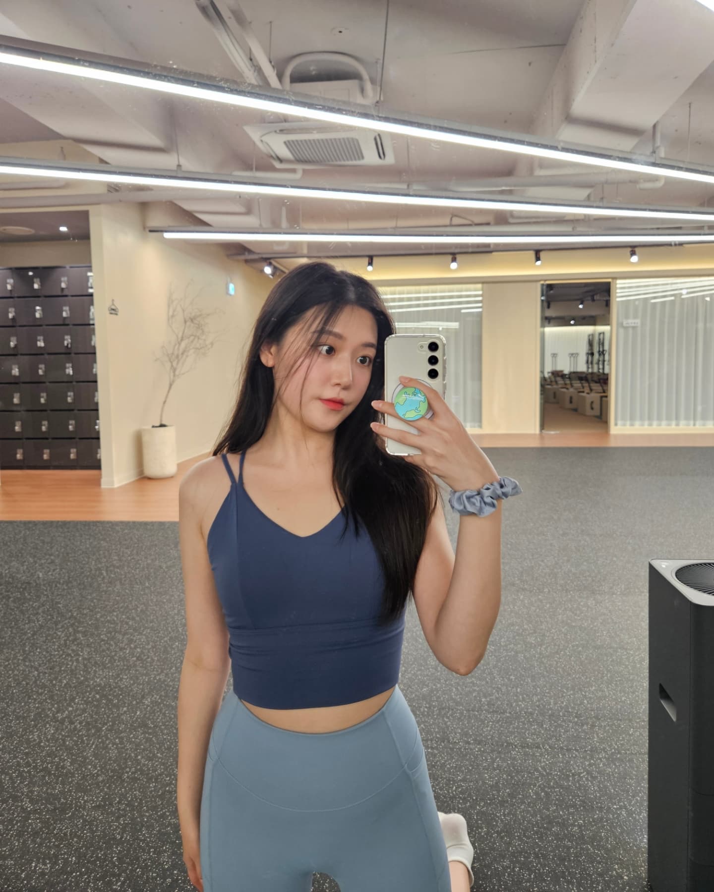 필라테스 다시 주 3 회씩 할거에욤 🤍💙✨️

운동복 관련 꿀팁은 콘치웨어 구매하실때 
할인코드 bbbkong 입력 하시면 5프로 할인되용 !!

입은 듯 안입은 듯 편안한 휘게 브라탑 입고 운동 하기 

 부드럽고 신축성이 좋은 소재로 편안하게 잡아주는 착용감이 취향저격 탕탕 💘😻

더블라인 어깨끈 백크로스 디테일로 트렌디한 느낌 뿜뿜 
conchwear
.
.
.

#콘치웨어 
#운동복 
#써클짐 
#필라테스 
#오운완 
#ㅇㅇㅇ
#할인코드 
#운동 
#운동하는여자 #트레이닝레깅스 #운동레깅스 #여성레깅스 #여자레깅스 #필라테스레깅스 #헬스레깅스
#추천템 #솔직후기 #착샷 #여자레깅스추천 #써클짐필라테스