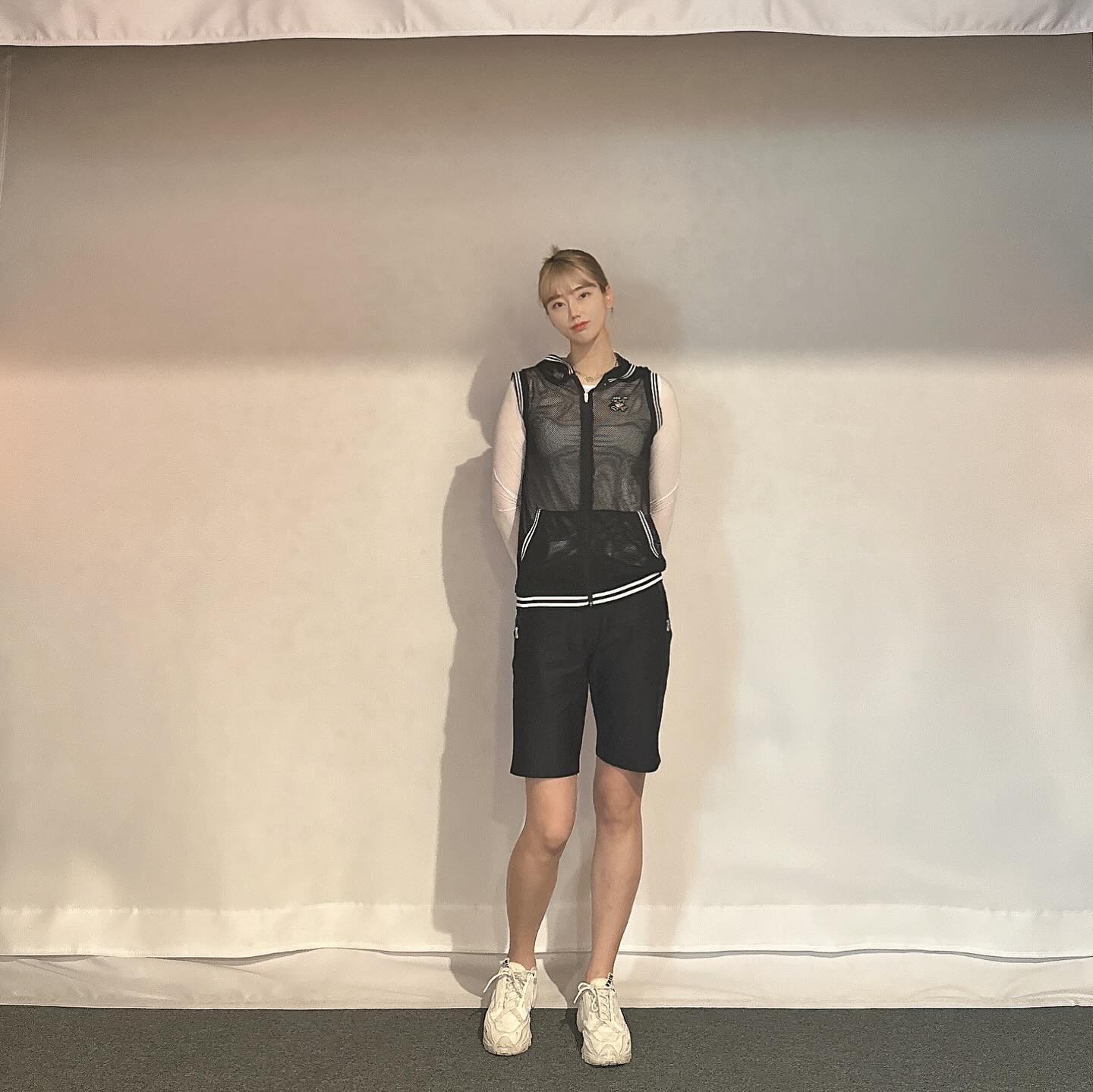 요즘 날씨가 너무 좋아서 시원 시원하게 입어봤습니덩!
✨지니골프 자체 제작 망사 후드 조끼✨
✨지니골프 자체 제작 이너✨
✨이지 5부 골프 바지✨
너무 편하고 후드 조끼 너무 귀여워용💙

오늘 하루도 지니골프💚

jinygolf.official 
.
.
#golf #golfstagram #golfwear #golfswing #지니골프 #여성골프의류 #골프 #골프스윙 #여성골프웨어 #골프레슨 #골프스타그램 #골프연습장 #골프스윙동영상 #골프연습 #골프프로 #아이언스윙 #비바골프아카데미vip #광주 #서구 #골프레슨 #상무지구골프 #이차윤프로 #차윤tv