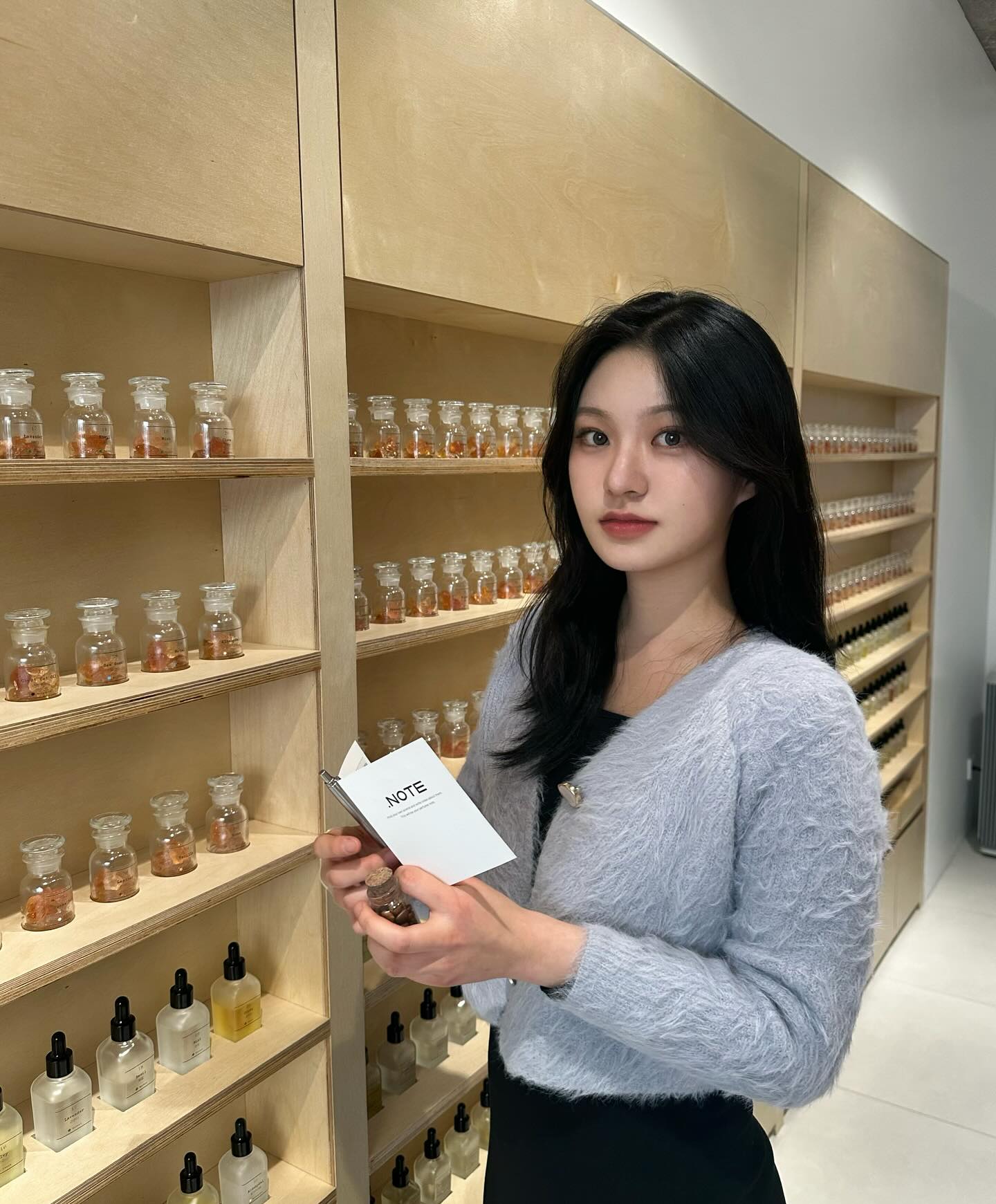 #협찬 dotnote.perfume 예쁘고 깔끔한 성수동 공방에서 내 취향 가득 담긴 향수 만들기 성공했다요 💕
.
.
.
#향수공방 #성수향수공방 #서울향수공방 #서울실내데이트 #서울이색데이트 #서울핫플 #공방데이트 #성수역데이트 #서울데이트 #성수핫플 #성수 #뚝섬 #향수추천 #seoul